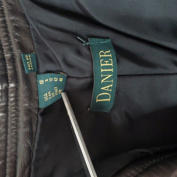 Danier leather sz 8 (vintage?) lined leather pants. Perfect condition!! - Picture 5 of 13